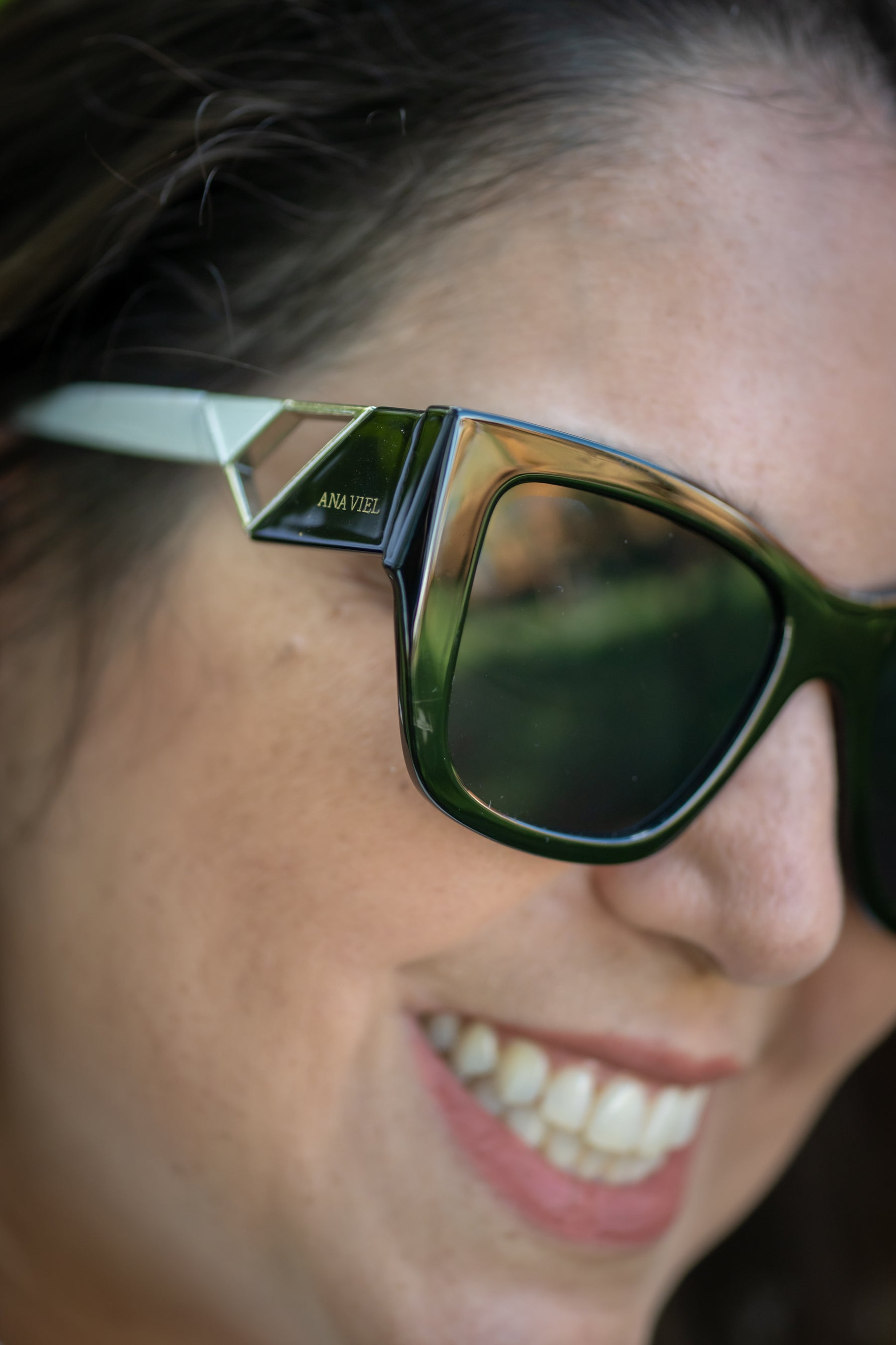 Óculos de Sol ANA VIEL em Acetato - Cor Preto e Branco